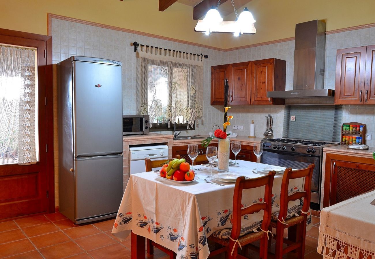 庄园 在 Muro - Sant Vicenç 022 tradicional finca con piscina privada,  espacioso jardín y WiFi 庄园 在 Muro - Sant Vicenç 022 tradicional finca con piscina privada,  espacioso jardín y WiFi