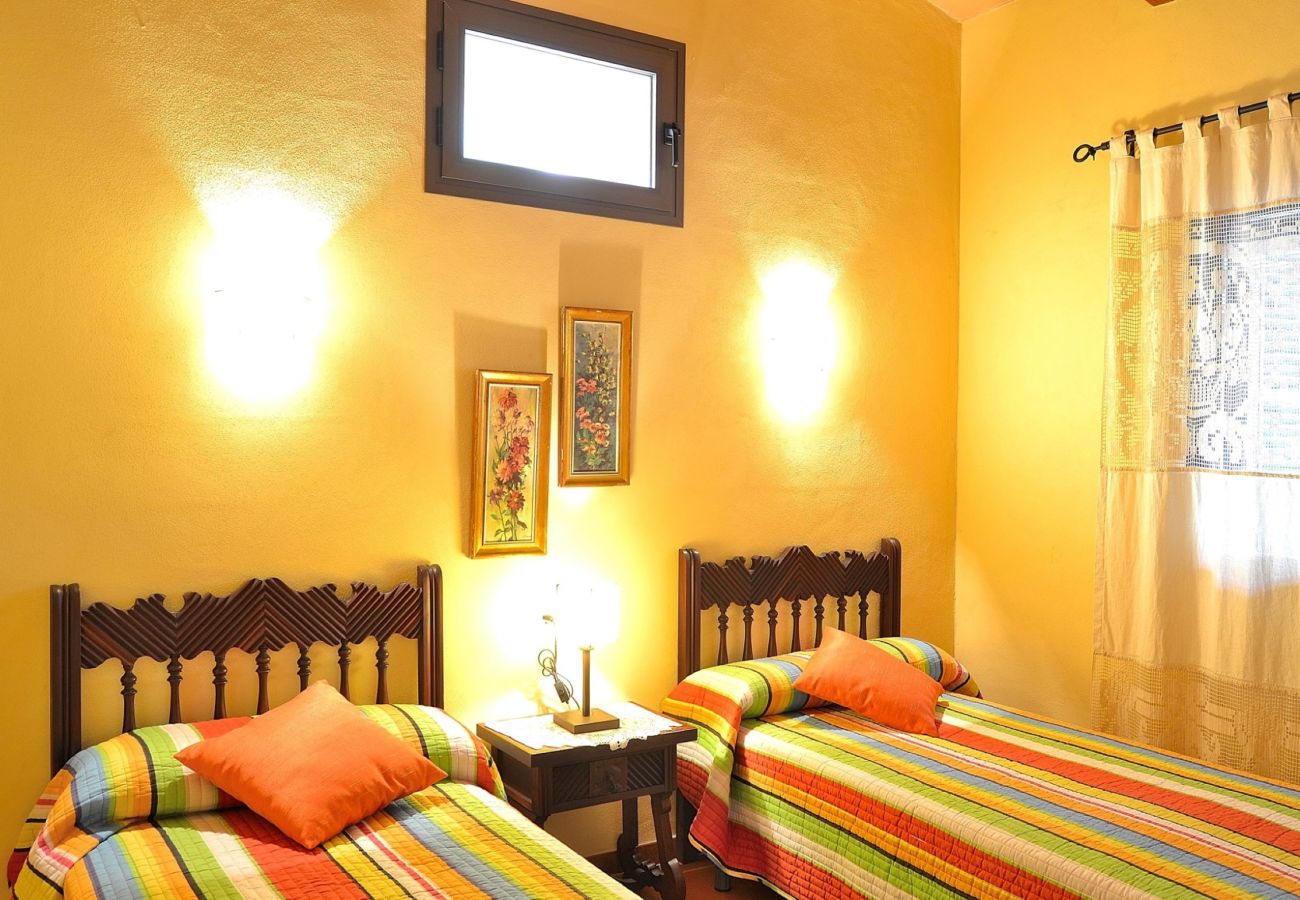 庄园 在 Muro - Sant Vicenç 022 tradicional finca con piscina privada,  espacioso jardín y WiFi 庄园 在 Muro - Sant Vicenç 022 tradicional finca con piscina privada,  espacioso jardín y WiFi