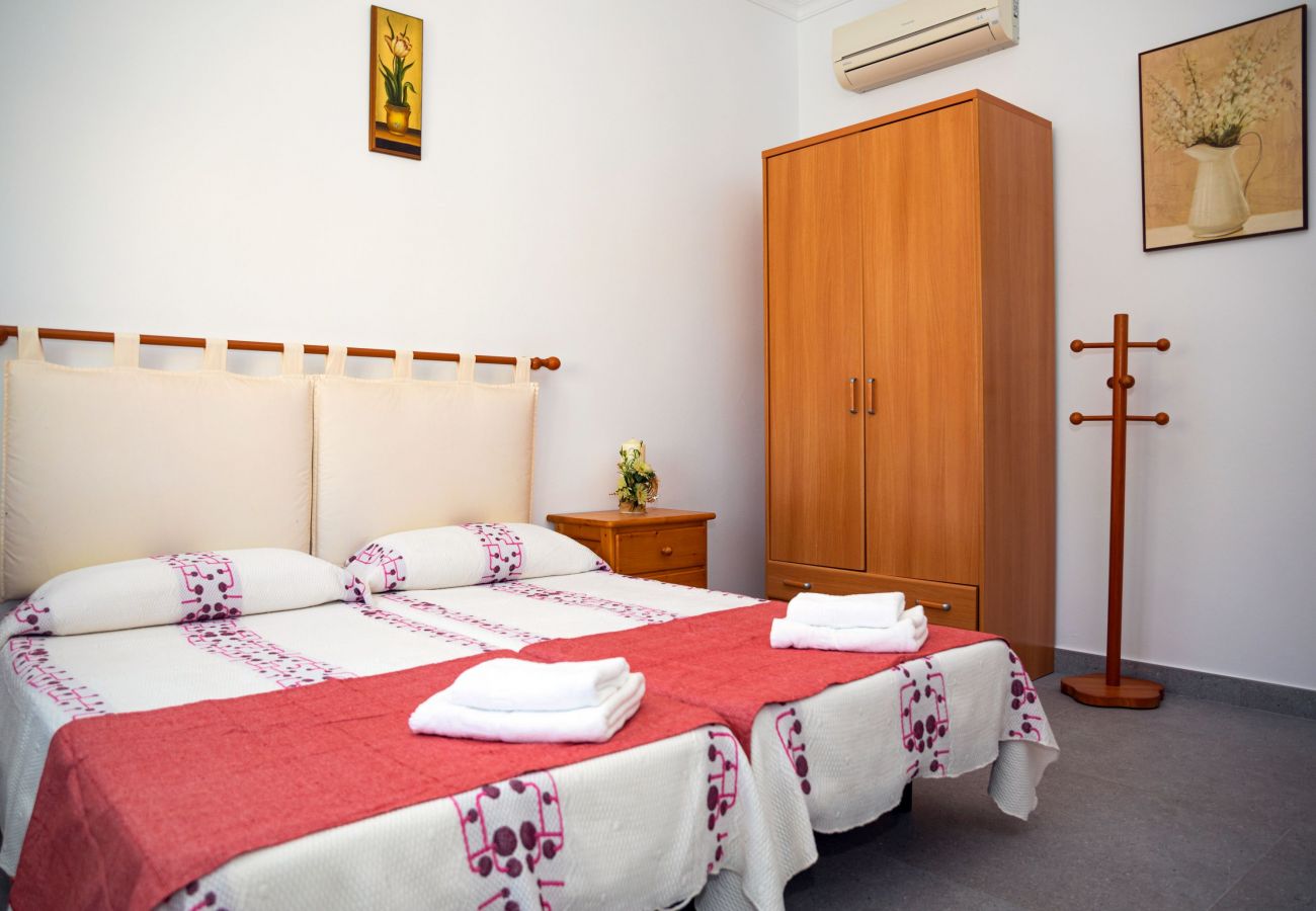 房屋 在 Muro - Marimar 039 fantástica casa ideal grupos con piscina, aire acondicionado, barbacoa y WiFi 房屋 在 Muro - Marimar 039 fantástica casa ideal grupos con piscina, aire acondicionado, barbacoa y WiFi