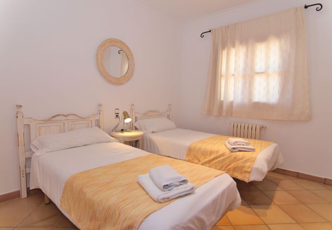 庄园 在 Sa Pobla - Can Mussol 040 magnifica villa con piscina privada, gran jardín, zona infantil, billar, ping pong y WiFi 庄园 在 Sa Pobla - Can Mussol 040 magnifica villa con piscina privada, gran jardín, zona infantil, billar, ping pong y WiFi