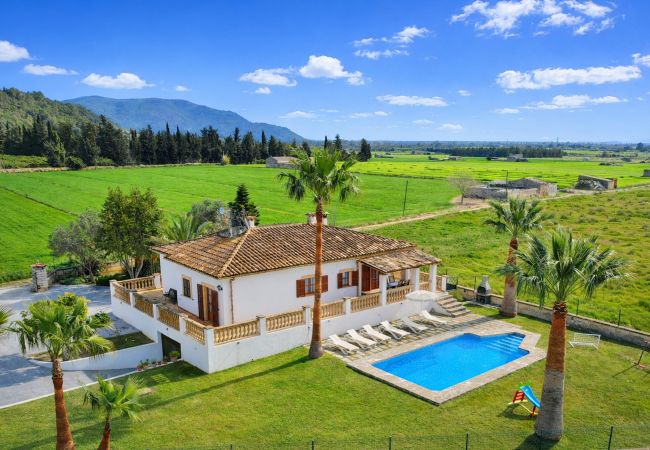 庄园 在 Sa Pobla - Can Mussol 040 magnifica villa con piscina privada, gran jardín, zona infantil, billar, ping pong y WiFi