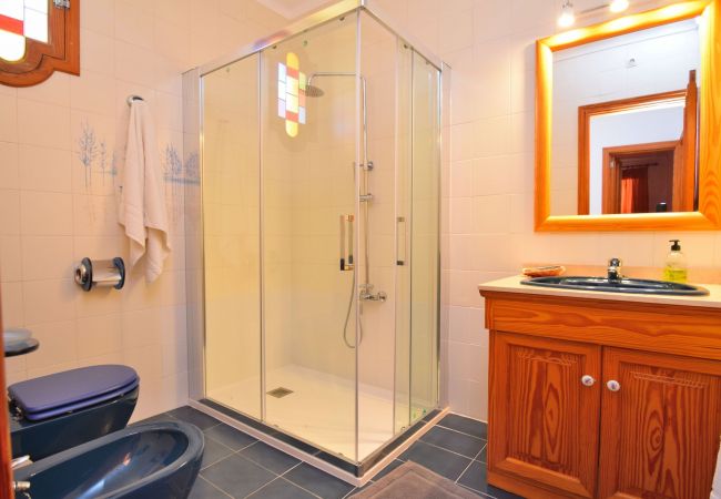 房屋 在 Son Serra de Marina - Casa Embat 045 fantástica casa con vistas al mar, terraza, barbacoa y kayaks 房屋 在 Son Serra de Marina - Casa Embat 045 fantástica casa con vistas al mar, terraza, barbacoa y kayaks