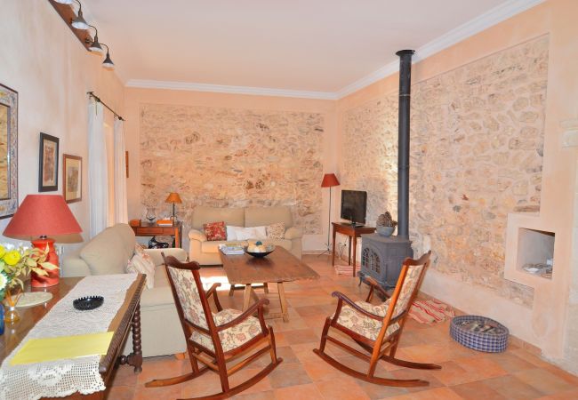 庄园 在 Llubi - Son Barraquer 047 tradicional finca con piscina y magnífico jardín 庄园 在 Llubi - Son Barraquer 047 tradicional finca con piscina y magnífico jardín