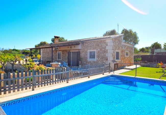 庄园 在 Santa Margalida - Es Bosquerró 054 fantástica finca con piscina vallada, zona infantil, terraza, barbacoa y WiFi 庄园 在 Santa Margalida - Es Bosquerró 054 fantástica finca con piscina vallada, zona infantil, terraza, barbacoa y WiFi