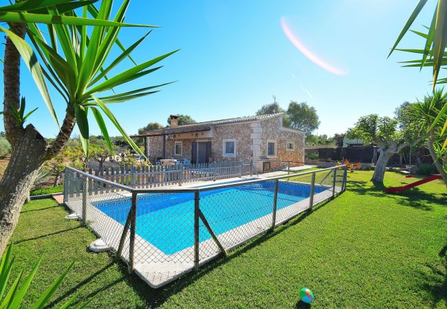 庄园 在 Santa Margalida - Es Bosquerró 054 fantástica finca con piscina vallada, zona infantil, terraza, barbacoa y WiFi 庄园 在 Santa Margalida - Es Bosquerró 054 fantástica finca con piscina vallada, zona infantil, terraza, barbacoa y WiFi