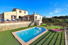 庄园 在 Muro - Els Tarongers 081 fantástica finca con piscina privada, aire acondicionado, terraza y barbacoa