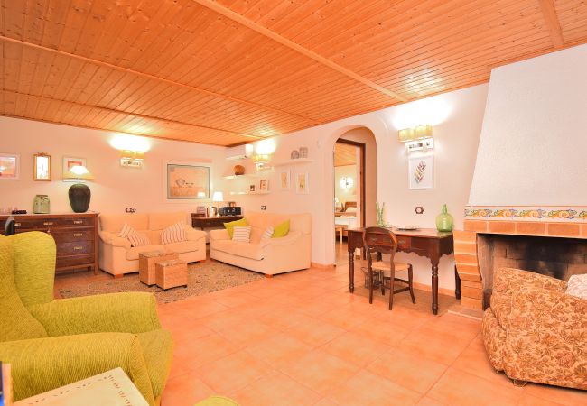 庄园 在 Santa Margalida - Can Burguet 099 encantadora finca en la naturaleza con precioso jardín, piscina privada y WiFi 庄园 在 Santa Margalida - Can Burguet 099 encantadora finca en la naturaleza con precioso jardín, piscina privada y WiFi