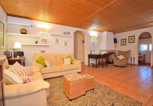 庄园 在 Santa Margalida - Can Burguet 099 encantadora finca en la naturaleza con precioso jardín, piscina privada y WiFi 庄园 在 Santa Margalida - Can Burguet 099 encantadora finca en la naturaleza con precioso jardín, piscina privada y WiFi