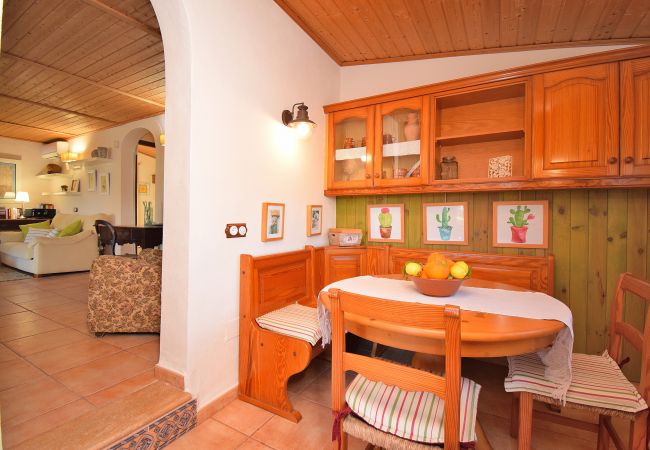 庄园 在 Santa Margalida - Can Burguet 099 encantadora finca en la naturaleza con precioso jardín, piscina privada y WiFi 庄园 在 Santa Margalida - Can Burguet 099 encantadora finca en la naturaleza con precioso jardín, piscina privada y WiFi