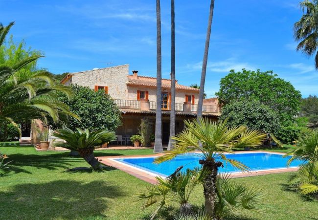  在 Binissalem - Can Bast 106 lujosa villa con piscina privada, sauna, jacuzzi, zona infantil y barbacoa