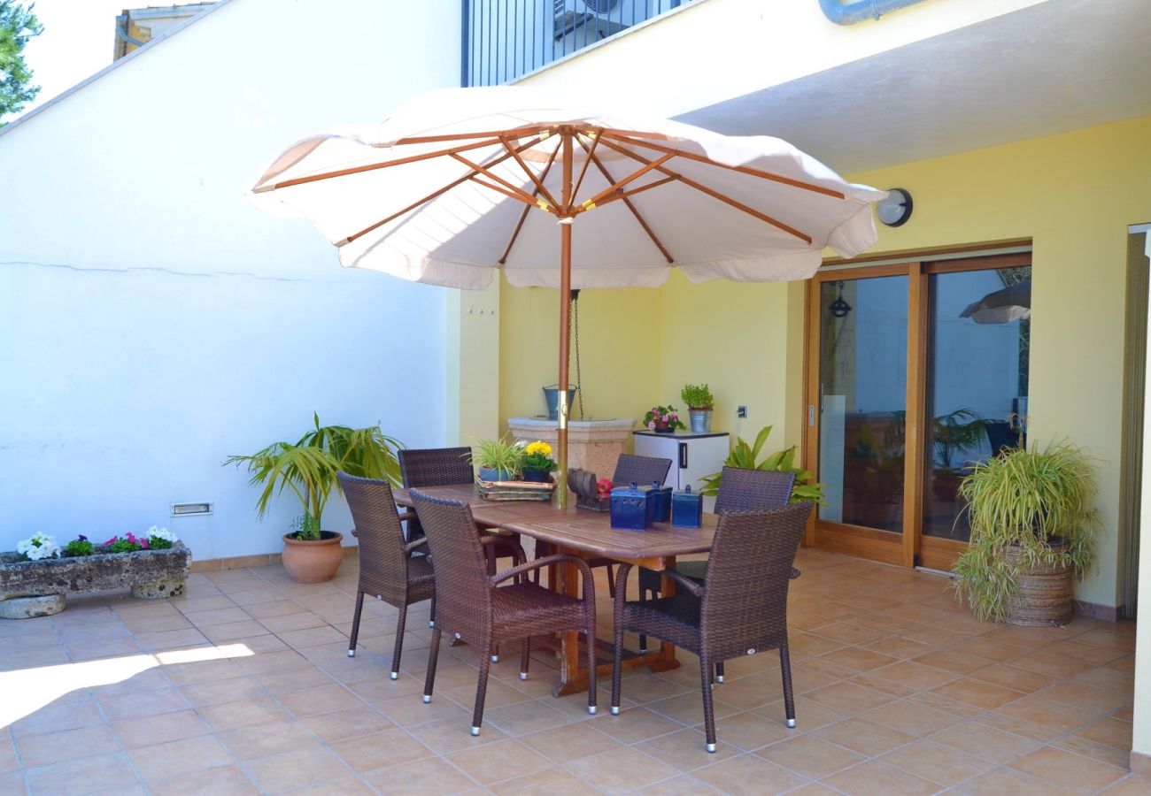 房屋 在 Muro - Cas Padri 130 fantástica casa con aire acondicionado, terraza espectacular, barbacoa y WiFi 房屋 在 Muro - Cas Padri 130 fantástica casa con aire acondicionado, terraza espectacular, barbacoa y WiFi