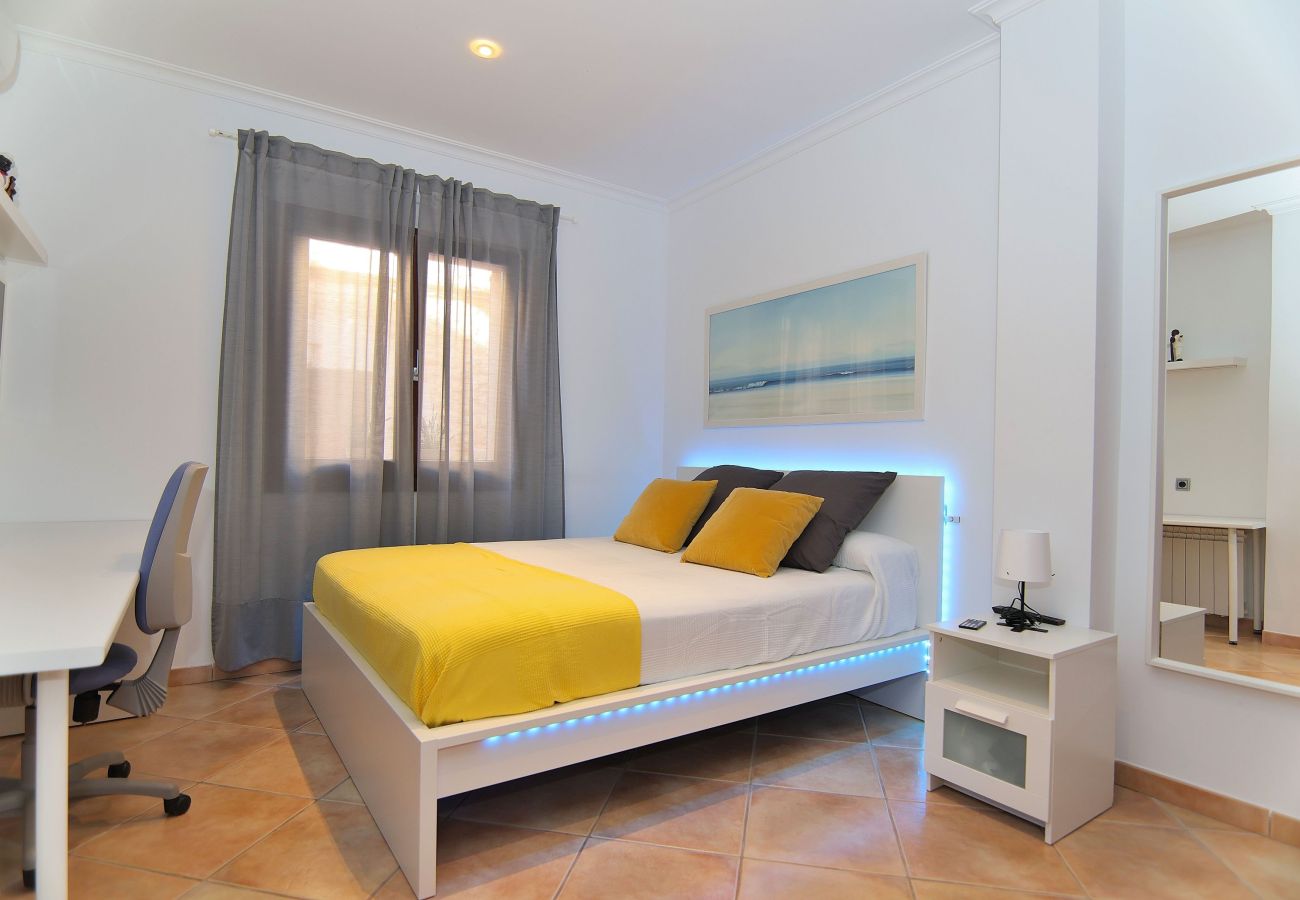 房屋 在 Muro - Cas Padri 130 fantástica casa con aire acondicionado, terraza espectacular, barbacoa y WiFi 房屋 在 Muro - Cas Padri 130 fantástica casa con aire acondicionado, terraza espectacular, barbacoa y WiFi