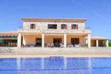 庄园 在 Sa Pobla - Rey del Campo 140 lujosa villa con piscina privada, aire acondicionado, jardín y zona barbacoa