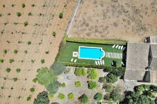 房屋 在 Llubi - Tofollubí 152 fantástica villa con piscina privada, gran zona exterior, aire acondicionado y zona barbacoa