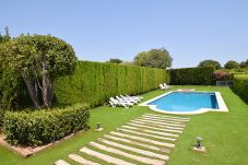 房屋 在 Llubi - Tofollubí 152 fantástica villa con piscina privada, gran zona exterior, aire acondicionado y zona barbacoa
