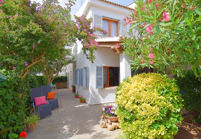  在 Can Picafort - Casa Alba 159 acogedora casa de vacaciones con jardín, terraza en zona residencial, barbacoa y WiFi