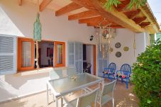 小屋 在 Can Picafort - Casa Alba 159 acogedora casa de vacaciones con jardín, terraza en zona residencial, barbacoa y WiFi