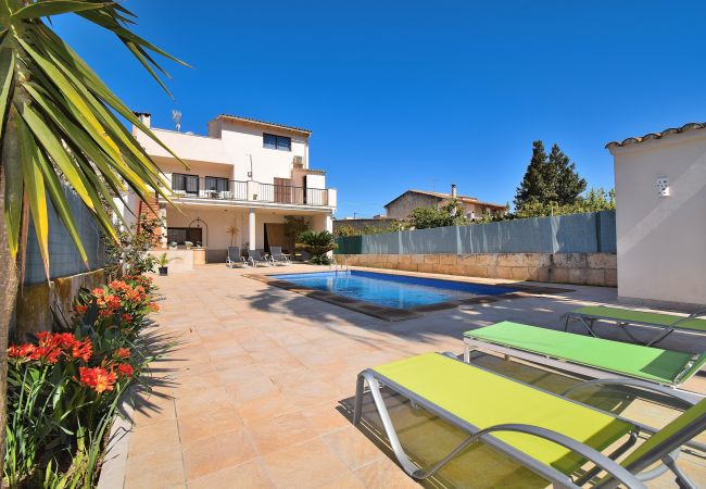  在 Llubi - Desaigüa 167 fantástica villa con piscina privada, aire acondicionado, jardín, terraza y barbacoa
