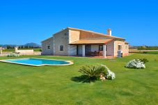 庄园 在 Muro - Flor de Sal 178 majestuosa villa moderna con piscina privada, aire acondicionado y barbacoa