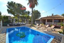 房屋 在 Muro - Can Bisbe 187 tradicional villa con piscina privada, preciosas vistas, barbacoa y ping pong