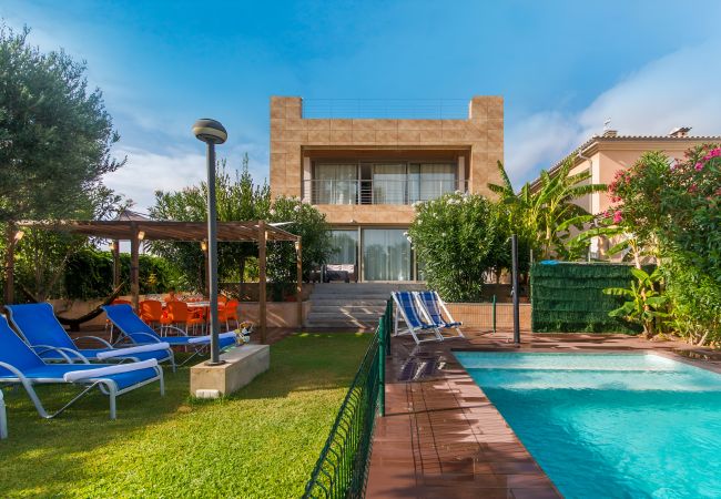  在 Alcúdia - Villa Isabel 206 fantástica villa con piscina privada, aire acondicionado, barbacoa y jacuzzi