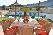 庄园 在 Petra - Son Perxa 216 tradicional villa en la naturaleza con piscina privada, barbacoa y WiFi