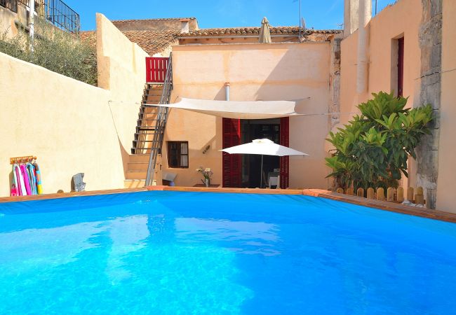  在 Petra - Es Forn 229 acogedora casa de pueblo con piscina privada, terraza y WiFi