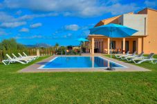 别墅 在 Muro - Es Moli 056 fantástica finca con piscina privada, gran jardín, aire acondicionado y barbacoa