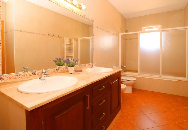 庄园 在 Campos - Sa Vinya 405 fantástica finca rústica con piscina privada, terraza, jardín y aire acondicionado 庄园 在 Campos - Sa Vinya 405 fantástica finca rústica con piscina privada, terraza, jardín y aire acondicionado