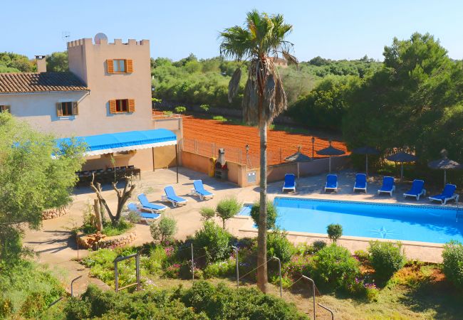  在 Campos - Can Palea 407 finca con piscina privada con jardín, terraza, barbacoa y WiFi