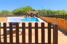 庄园 在 Campos - Alcoraia 408 tradicional finca con piscina privada, terraza, barbacoa y aire acondicionado