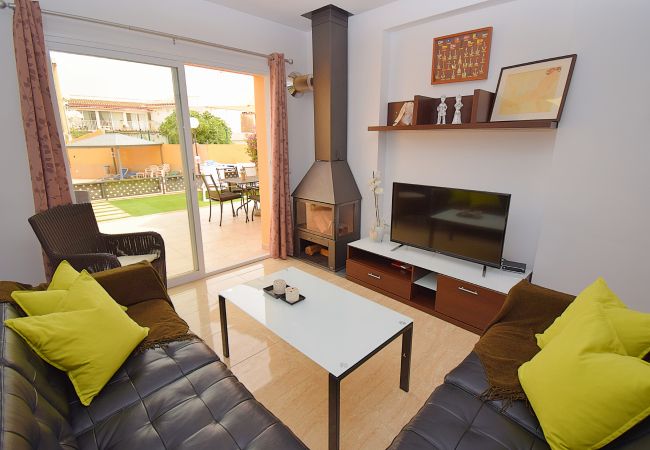Townhouse 在 Sa Pobla - Robes Sa Pobla 170 fantástica casa con piscina, aire acondicionado, terraza y WiFi Townhouse 在 Sa Pobla - Robes Sa Pobla 170 fantástica casa con piscina, aire acondicionado, terraza y WiFi
