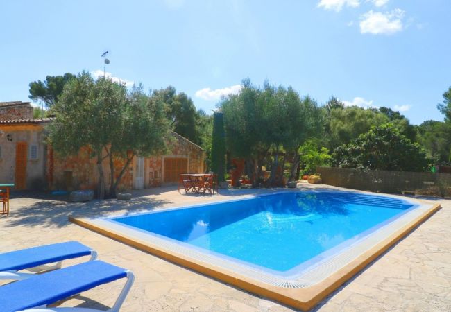  在 Campos - Sa Costa 411 finca rústica con piscina privada, terraza, jardín y aire acondicionado