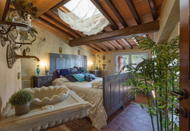别墅 在 Capannori - LA DIMORA DEI CONTI: Indulge in a Country Farmhouse Apartment with Jacuzzi Facing the Town! 别墅 在 Capannori - LA DIMORA DEI CONTI: Indulge in a Country Farmhouse Apartment with Jacuzzi Facing the Town!