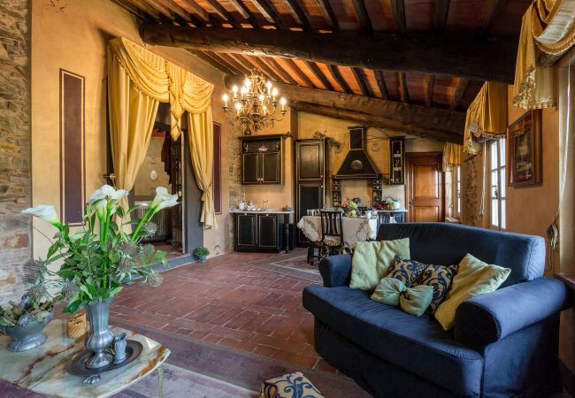 别墅 在 Capannori - LA DIMORA DEI CONTI: Indulge in a Country Farmhouse Apartment with Jacuzzi Facing the Town! 别墅 在 Capannori - LA DIMORA DEI CONTI: Indulge in a Country Farmhouse Apartment with Jacuzzi Facing the Town!