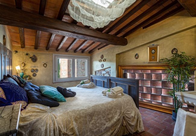 别墅 在 Capannori - LA DIMORA DEI CONTI: Indulge in a Country Farmhouse Apartment with Jacuzzi Facing the Town! 别墅 在 Capannori - LA DIMORA DEI CONTI: Indulge in a Country Farmhouse Apartment with Jacuzzi Facing the Town!