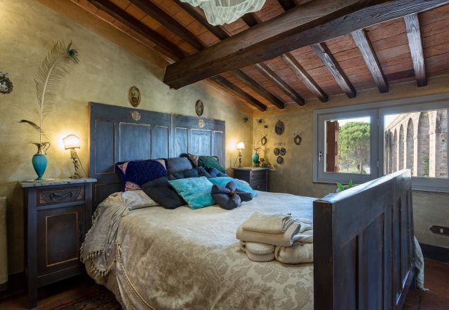 别墅 在 Capannori - LA DIMORA DEI CONTI: Indulge in a Country Farmhouse Apartment with Jacuzzi Facing the Town! 别墅 在 Capannori - LA DIMORA DEI CONTI: Indulge in a Country Farmhouse Apartment with Jacuzzi Facing the Town!