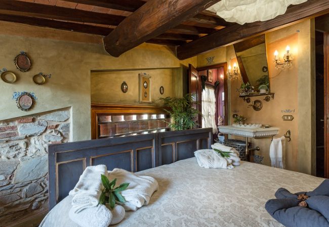 别墅 在 Capannori - LA DIMORA DEI CONTI: Indulge in a Country Farmhouse Apartment with Jacuzzi Facing the Town! 别墅 在 Capannori - LA DIMORA DEI CONTI: Indulge in a Country Farmhouse Apartment with Jacuzzi Facing the Town!