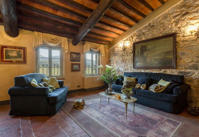 别墅 在 Capannori - LA DIMORA DEI CONTI: Indulge in a Country Farmhouse Apartment with Jacuzzi Facing the Town! 别墅 在 Capannori - LA DIMORA DEI CONTI: Indulge in a Country Farmhouse Apartment with Jacuzzi Facing the Town!