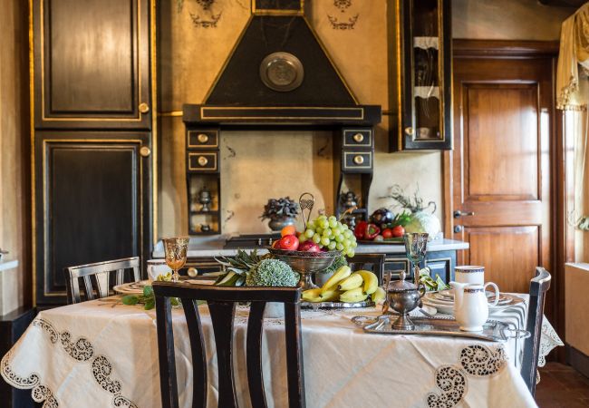 别墅 在 Capannori - LA DIMORA DEI CONTI: Indulge in a Country Farmhouse Apartment with Jacuzzi Facing the Town! 别墅 在 Capannori - LA DIMORA DEI CONTI: Indulge in a Country Farmhouse Apartment with Jacuzzi Facing the Town!