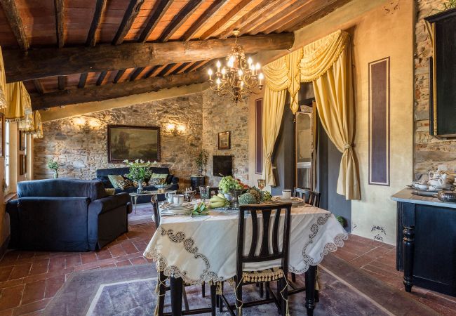 别墅 在 Capannori - LA DIMORA DEI CONTI: Indulge in a Country Farmhouse Apartment with Jacuzzi Facing the Town! 别墅 在 Capannori - LA DIMORA DEI CONTI: Indulge in a Country Farmhouse Apartment with Jacuzzi Facing the Town!