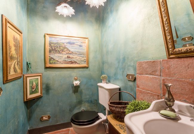 别墅 在 Capannori - LA DIMORA DEI CONTI: Indulge in a Country Farmhouse Apartment with Jacuzzi Facing the Town! 别墅 在 Capannori - LA DIMORA DEI CONTI: Indulge in a Country Farmhouse Apartment with Jacuzzi Facing the Town!