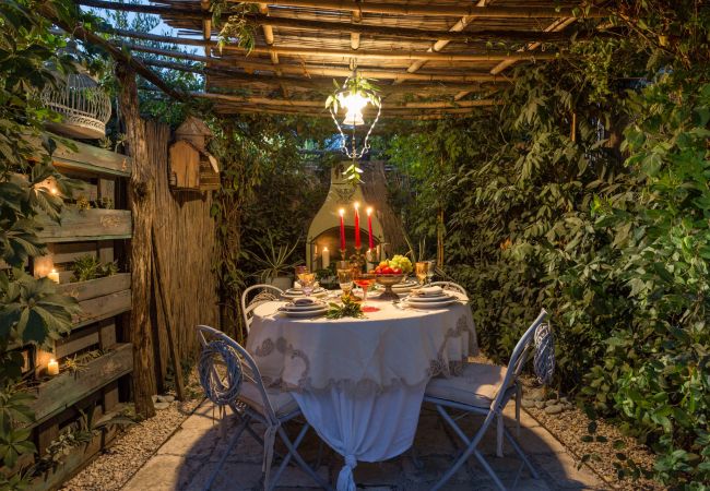 别墅 在 Capannori - LA DIMORA DEI CONTI: Indulge in a Country Farmhouse Apartment with Jacuzzi Facing the Town! 别墅 在 Capannori - LA DIMORA DEI CONTI: Indulge in a Country Farmhouse Apartment with Jacuzzi Facing the Town!