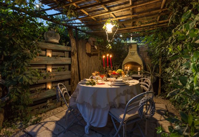 别墅 在 Capannori - LA DIMORA DEI CONTI: Indulge in a Country Farmhouse Apartment with Jacuzzi Facing the Town! 别墅 在 Capannori - LA DIMORA DEI CONTI: Indulge in a Country Farmhouse Apartment with Jacuzzi Facing the Town!