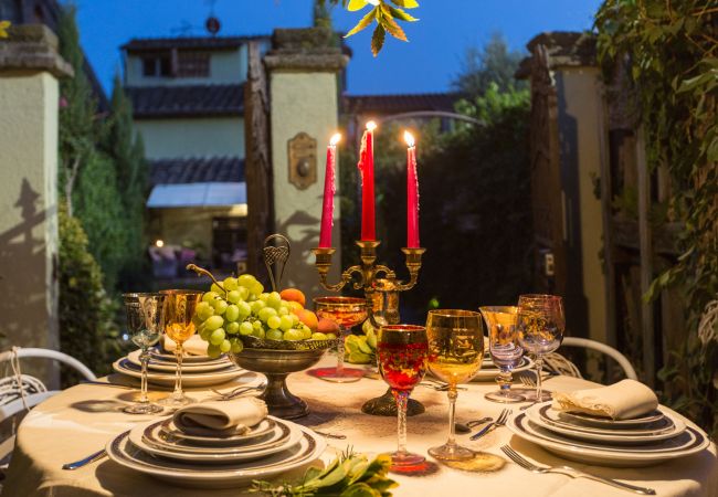 别墅 在 Capannori - LA DIMORA DEI CONTI: Indulge in a Country Farmhouse Apartment with Jacuzzi Facing the Town! 别墅 在 Capannori - LA DIMORA DEI CONTI: Indulge in a Country Farmhouse Apartment with Jacuzzi Facing the Town!