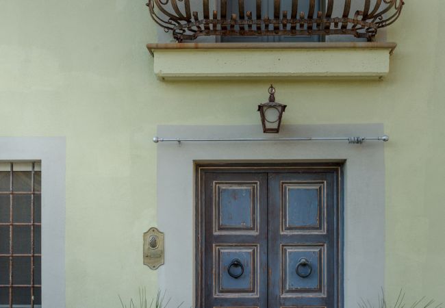 别墅 在 Capannori - LA DIMORA DEI CONTI: Indulge in a Country Farmhouse Apartment with Jacuzzi Facing the Town! 别墅 在 Capannori - LA DIMORA DEI CONTI: Indulge in a Country Farmhouse Apartment with Jacuzzi Facing the Town!