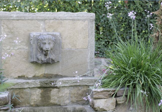 别墅 在 Capannori - LA DIMORA DEI CONTI: Indulge in a Country Farmhouse Apartment with Jacuzzi Facing the Town! 别墅 在 Capannori - LA DIMORA DEI CONTI: Indulge in a Country Farmhouse Apartment with Jacuzzi Facing the Town!