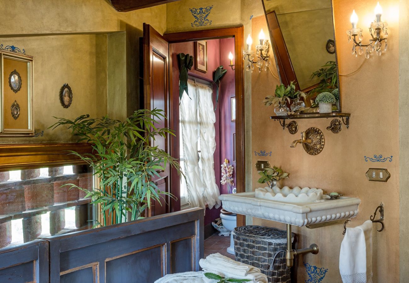别墅 在 Capannori - LA DIMORA DEI CONTI: Indulge in a Country Farmhouse Apartment with Jacuzzi Facing the Town! 别墅 在 Capannori - LA DIMORA DEI CONTI: Indulge in a Country Farmhouse Apartment with Jacuzzi Facing the Town!