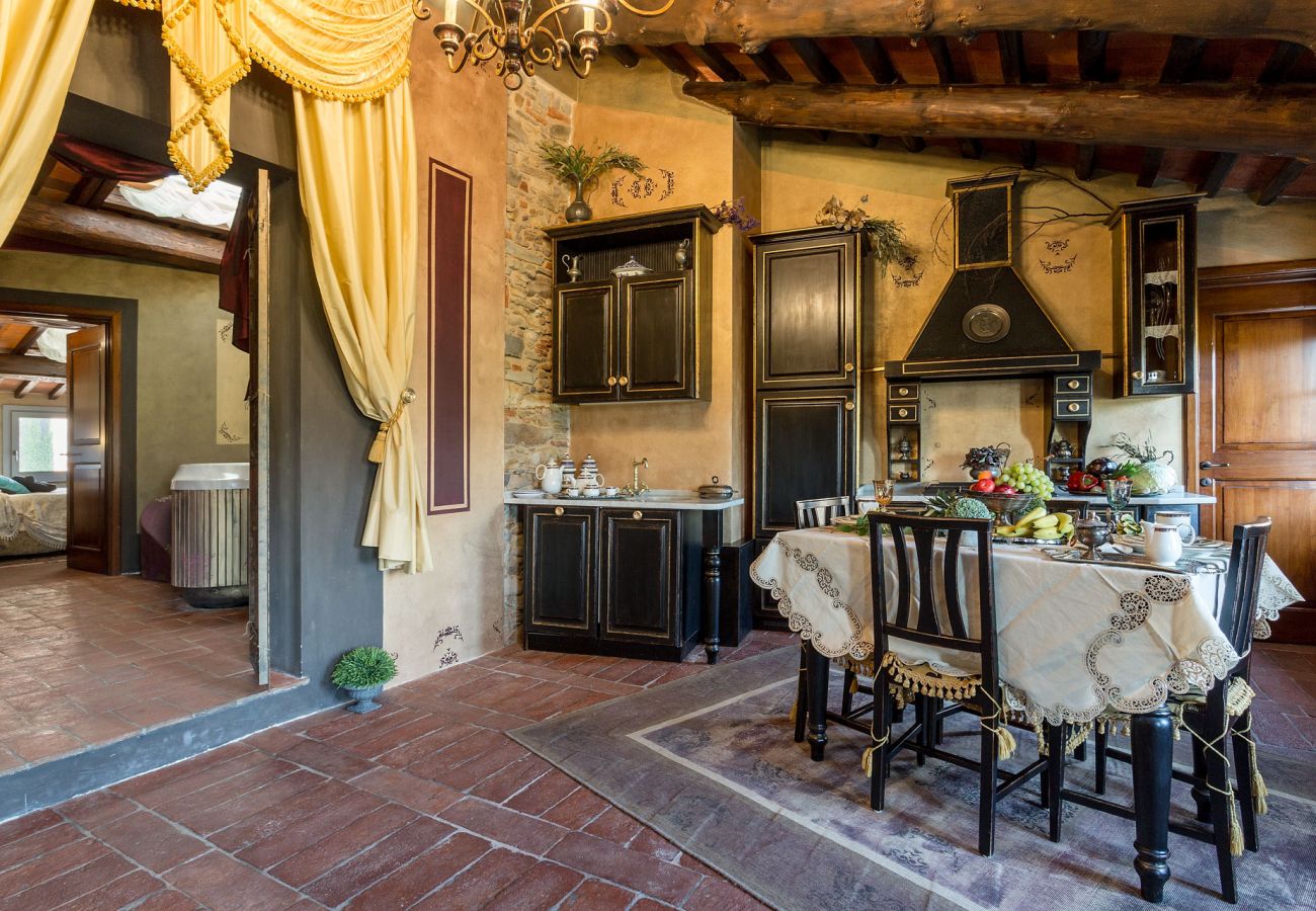 别墅 在 Capannori - LA DIMORA DEI CONTI: Indulge in a Country Farmhouse Apartment with Jacuzzi Facing the Town! 别墅 在 Capannori - LA DIMORA DEI CONTI: Indulge in a Country Farmhouse Apartment with Jacuzzi Facing the Town!