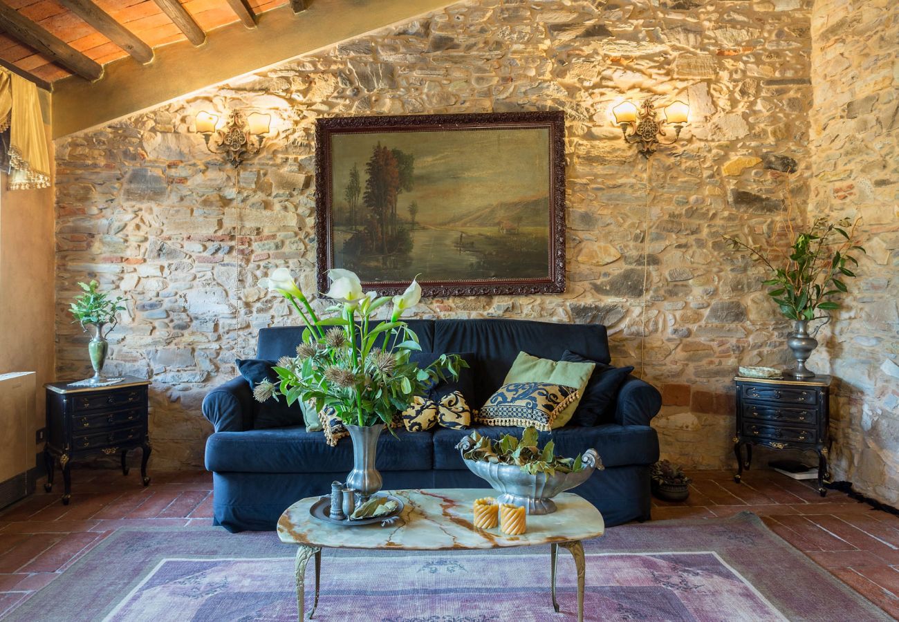 别墅 在 Capannori - LA DIMORA DEI CONTI: Indulge in a Country Farmhouse Apartment with Jacuzzi Facing the Town! 别墅 在 Capannori - LA DIMORA DEI CONTI: Indulge in a Country Farmhouse Apartment with Jacuzzi Facing the Town!